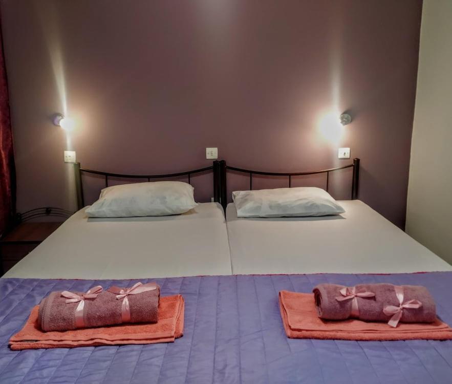 Lions 2 Studios & Apartments, Poros Island. Poros Town エクステリア 写真