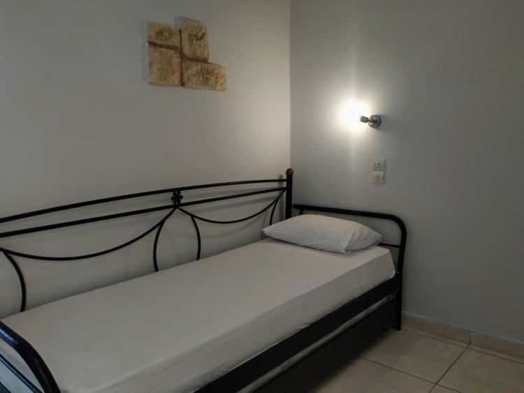 Lions 2 Studios & Apartments, Poros Island. Poros Town エクステリア 写真