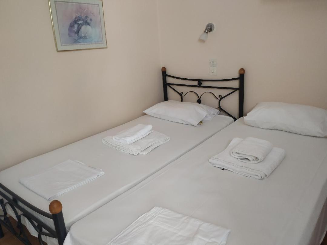 Lions 2 Studios & Apartments, Poros Island. Poros Town エクステリア 写真