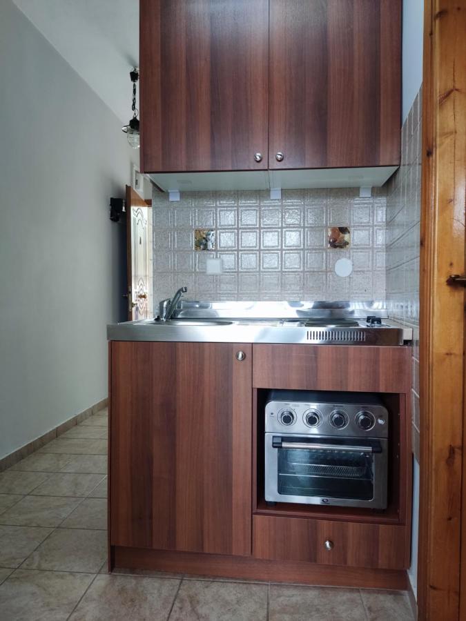 Lions 2 Studios & Apartments, Poros Island. Poros Town エクステリア 写真