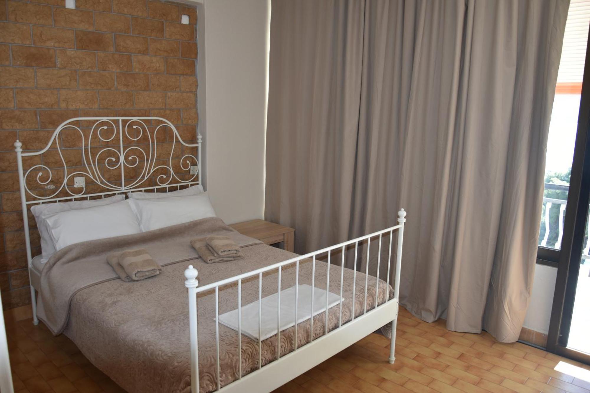 Lions 2 Studios & Apartments, Poros Island. Poros Town エクステリア 写真