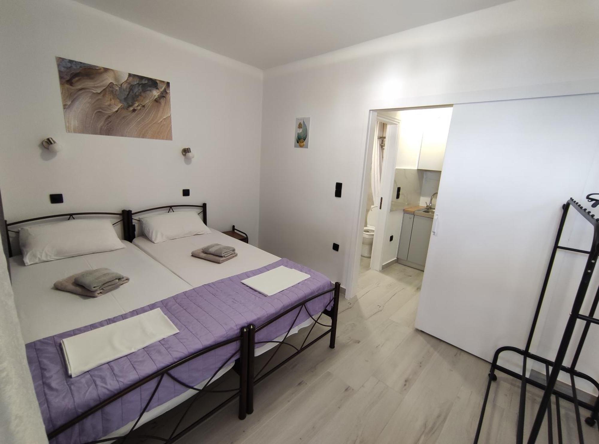 Lions 2 Studios & Apartments, Poros Island. Poros Town エクステリア 写真