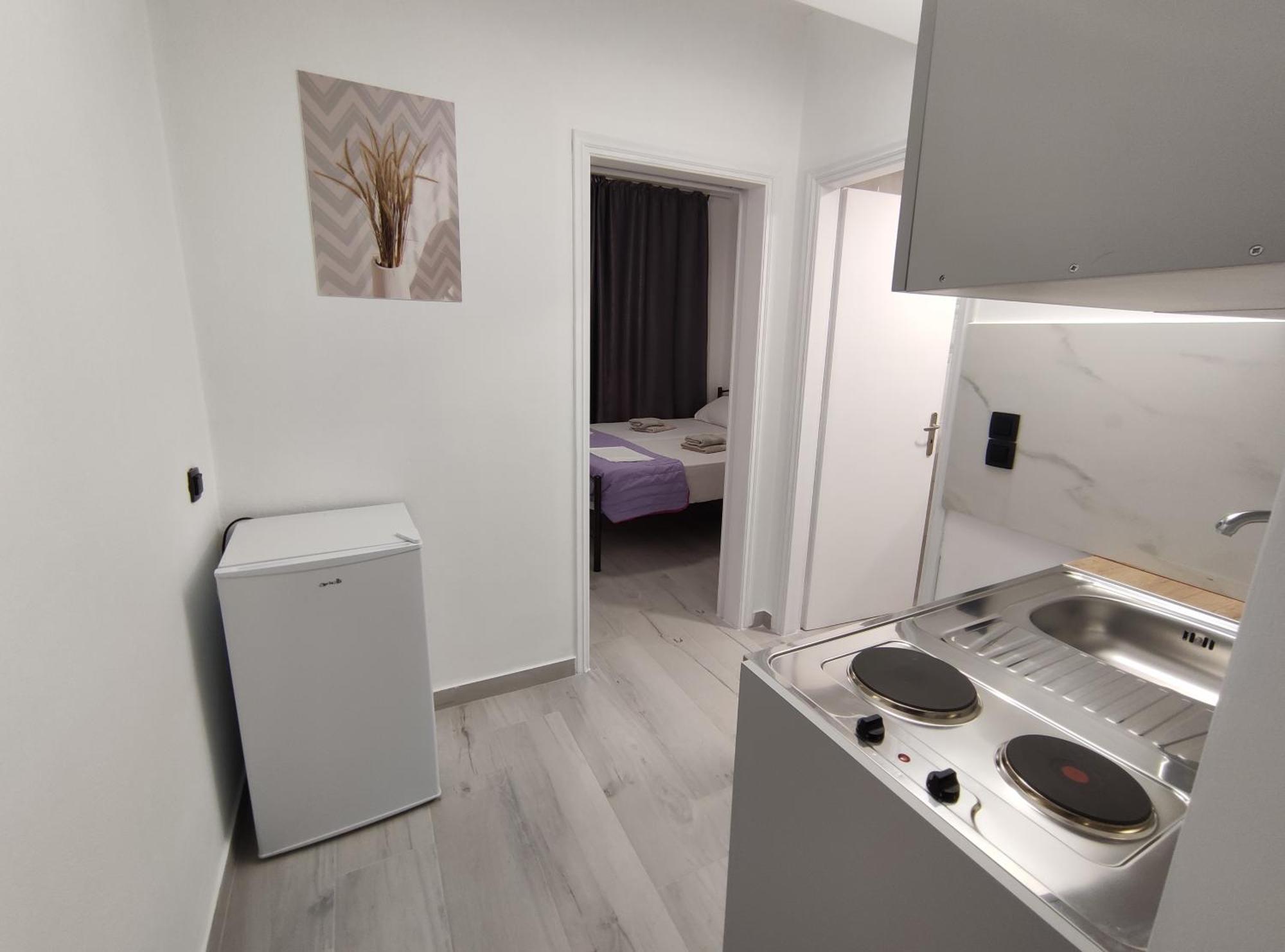 Lions 2 Studios & Apartments, Poros Island. Poros Town エクステリア 写真