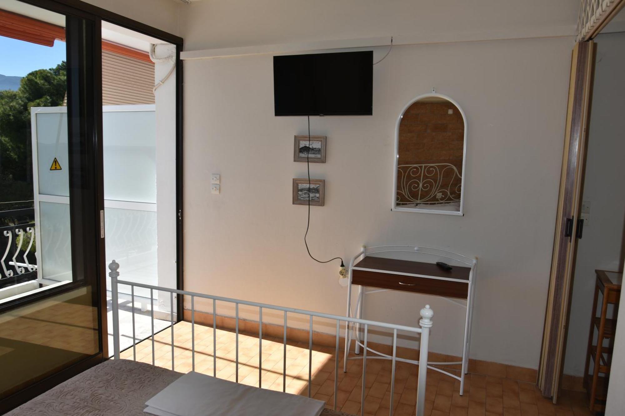Lions 2 Studios & Apartments, Poros Island. Poros Town エクステリア 写真