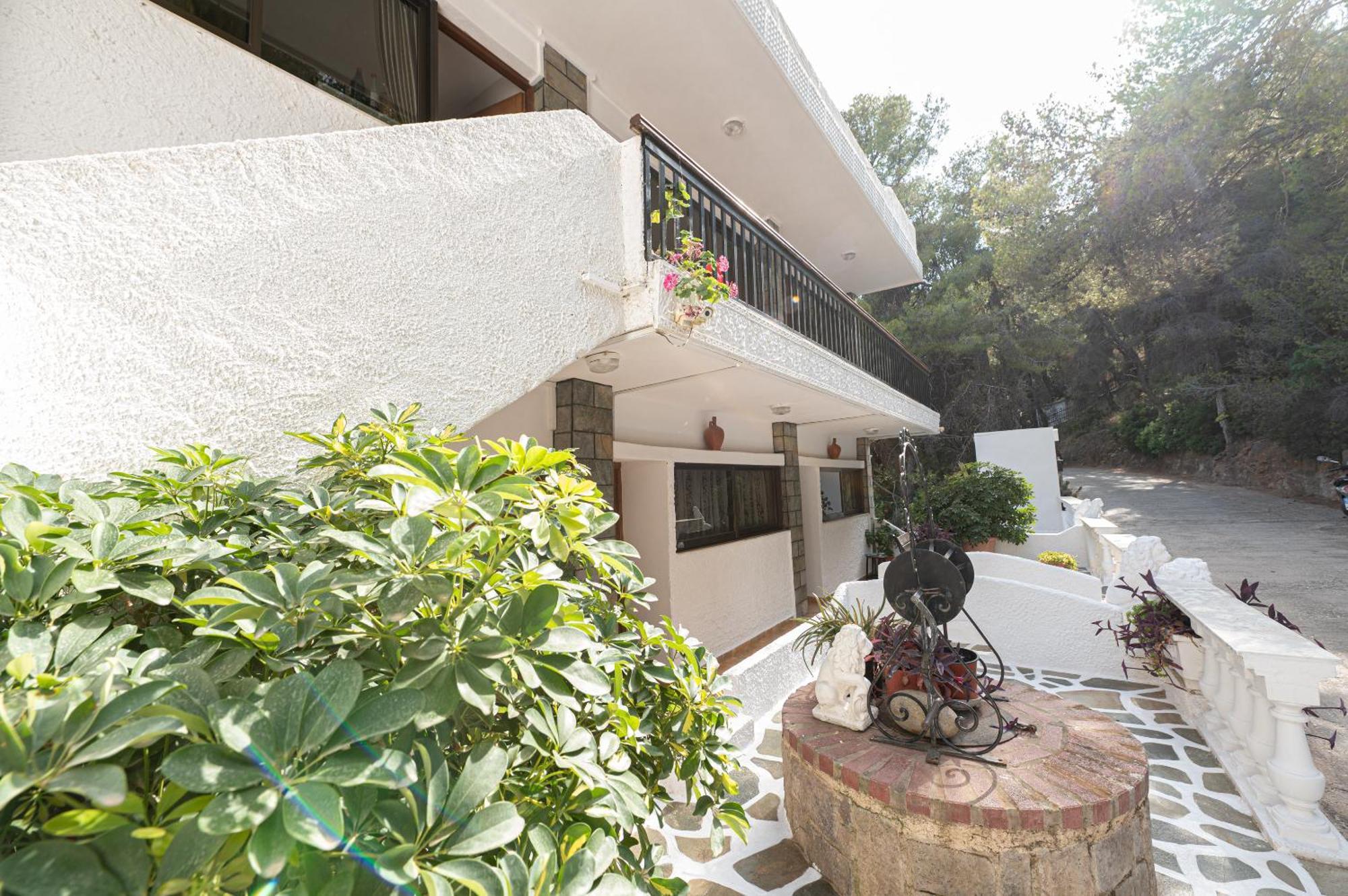 Lions 2 Studios & Apartments, Poros Island. Poros Town エクステリア 写真