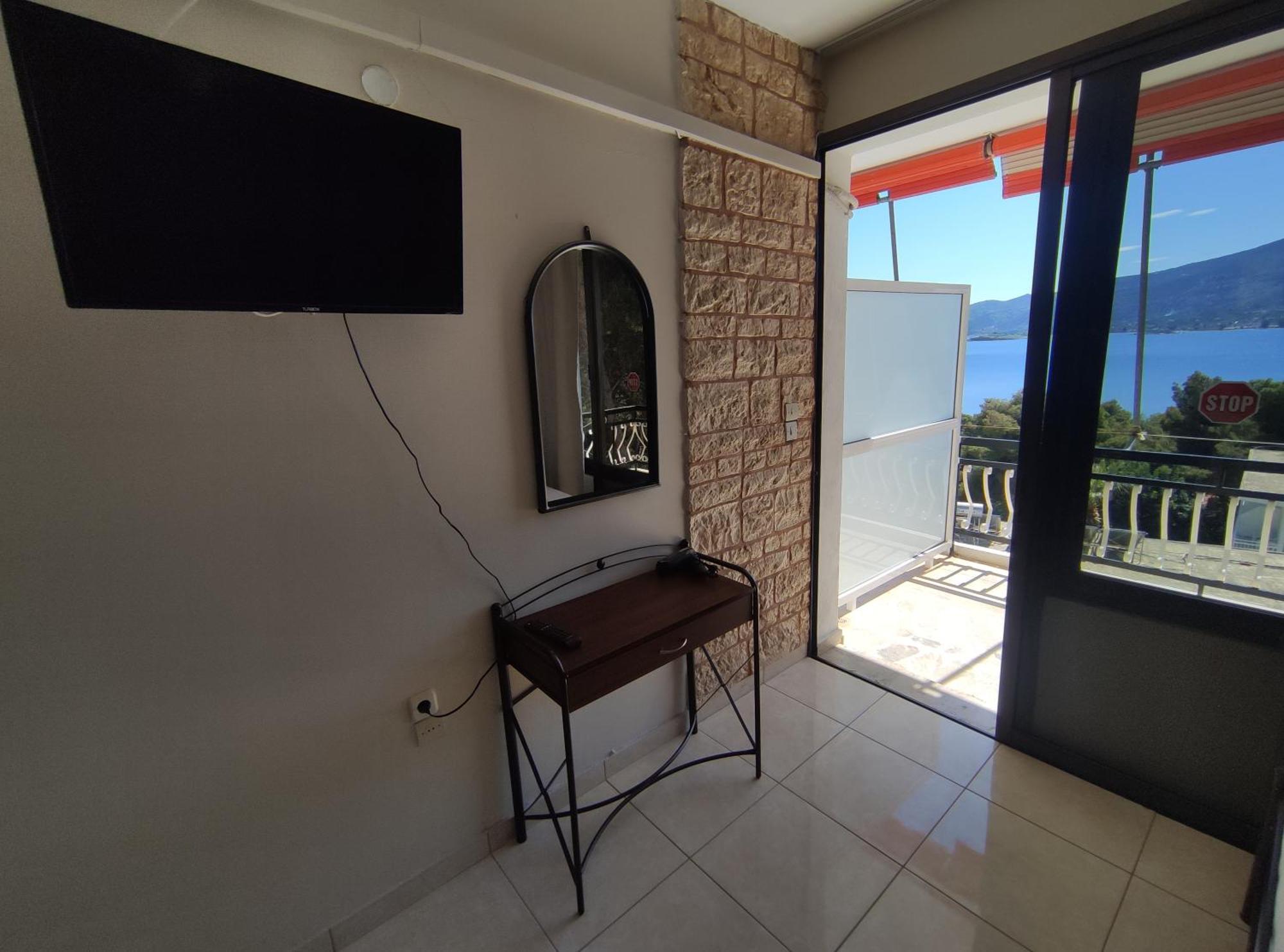 Lions 2 Studios & Apartments, Poros Island. Poros Town エクステリア 写真