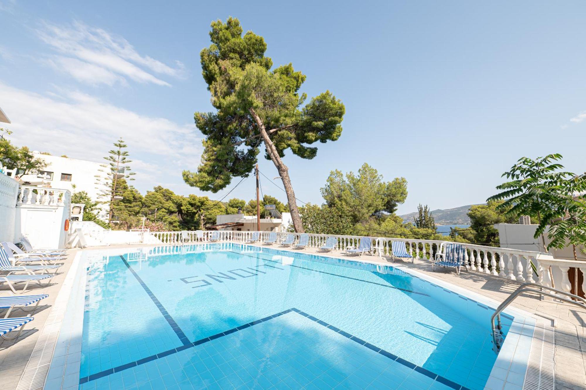 Lions 2 Studios & Apartments, Poros Island. Poros Town エクステリア 写真