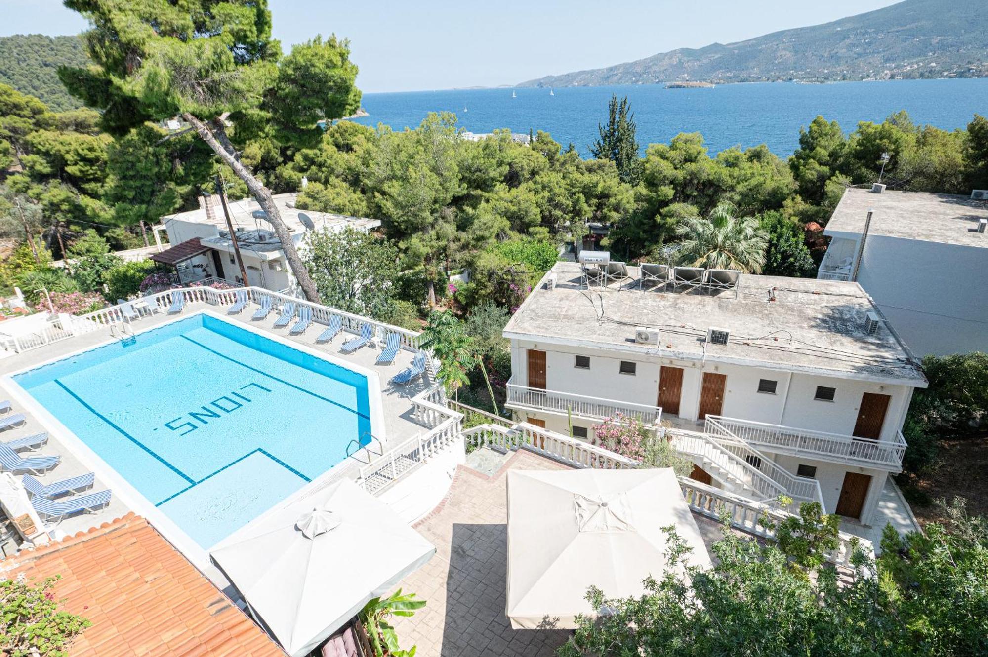Lions 2 Studios & Apartments, Poros Island. Poros Town エクステリア 写真