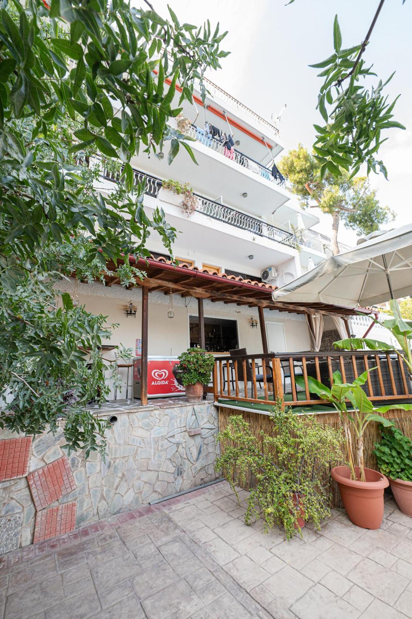 Lions 2 Studios & Apartments, Poros Island. Poros Town エクステリア 写真