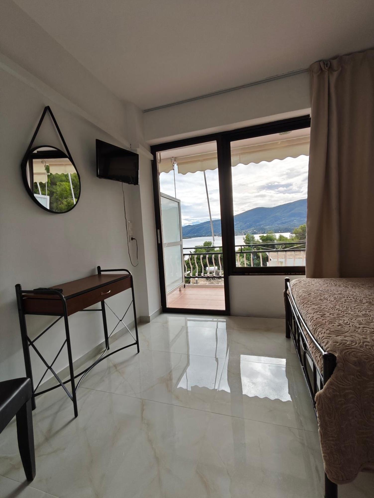 Lions 2 Studios & Apartments, Poros Island. Poros Town エクステリア 写真