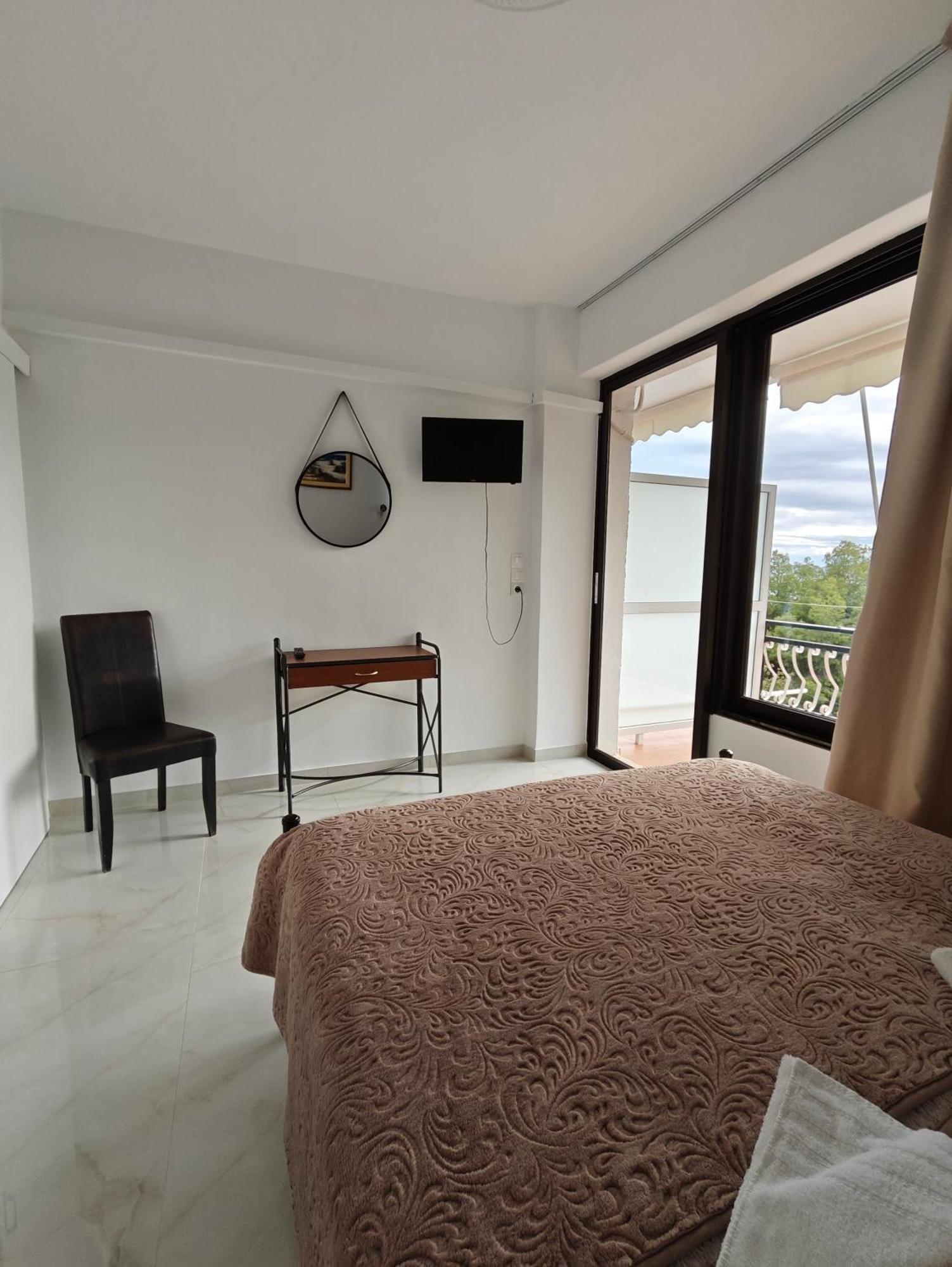 Lions 2 Studios & Apartments, Poros Island. Poros Town エクステリア 写真
