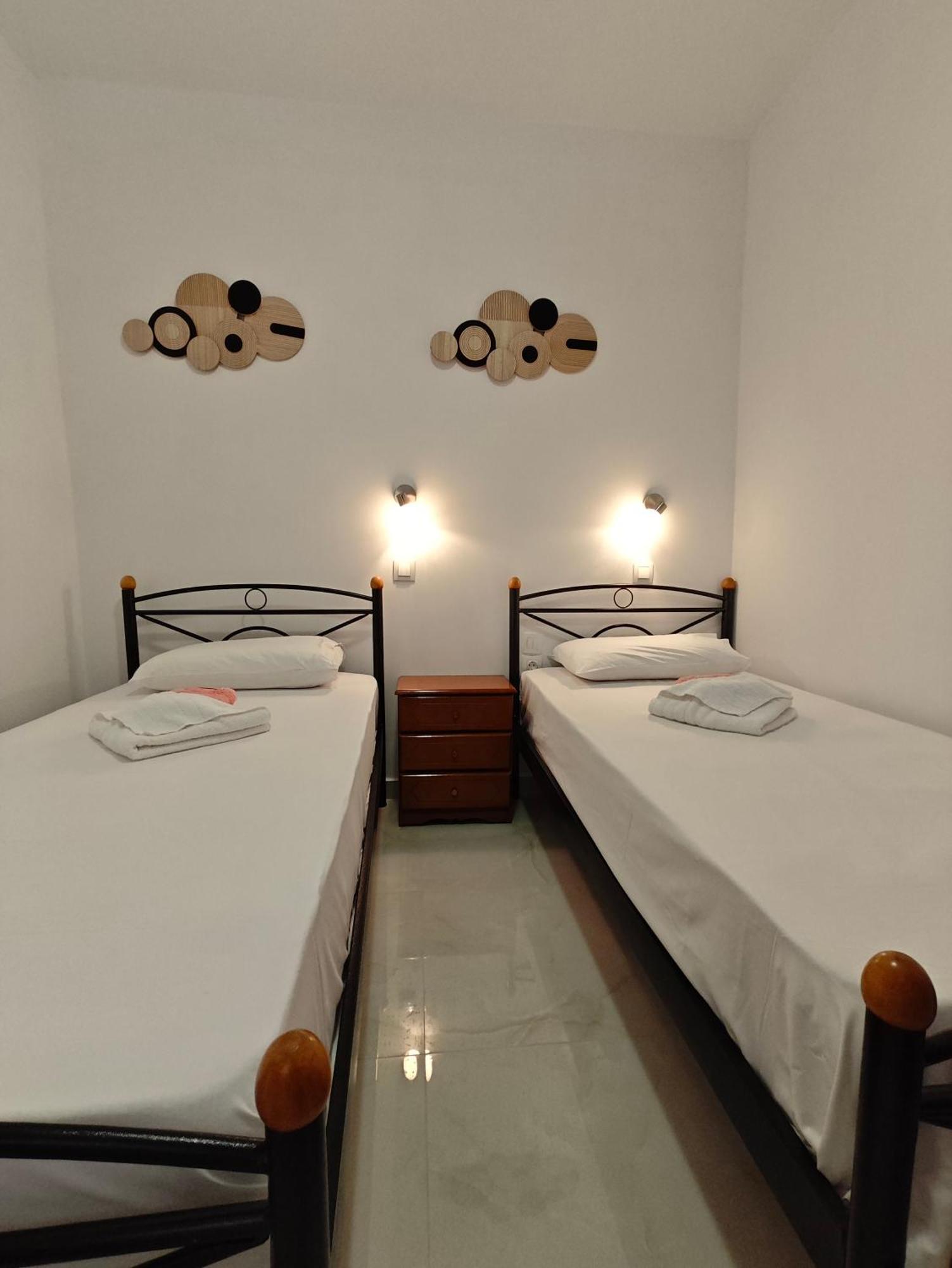 Lions 2 Studios & Apartments, Poros Island. Poros Town エクステリア 写真
